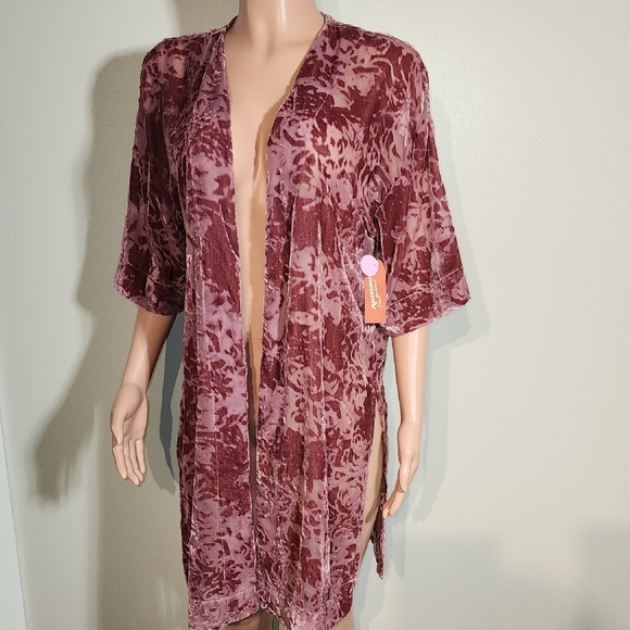 Arizona Jean Company Red Velvet Robe with Wide Sleeves - Picture 2 of 9